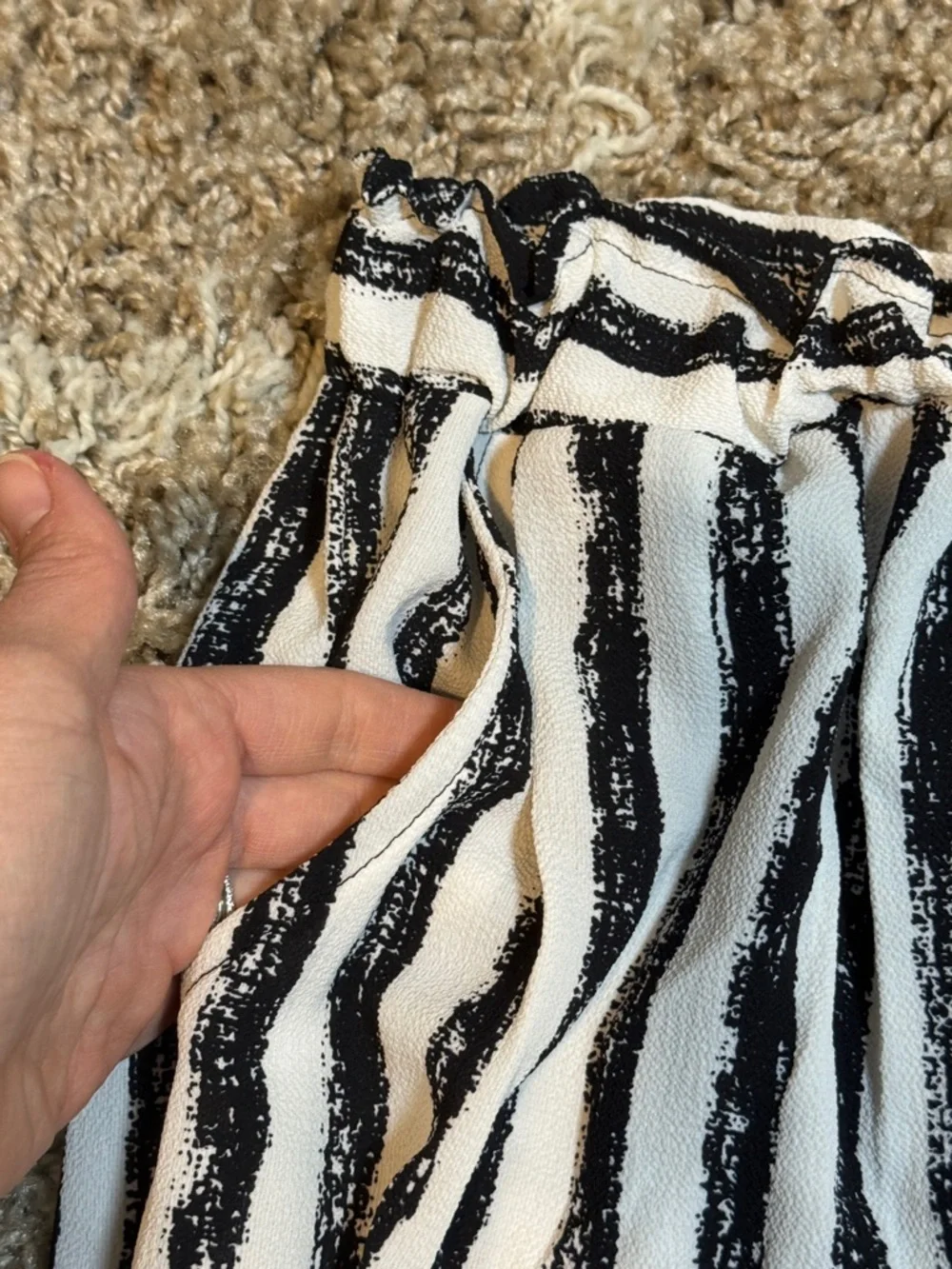 NWT Yea Black & White Striped Wide-Leg Cropped Pants size S/M - Picture 4 of 12